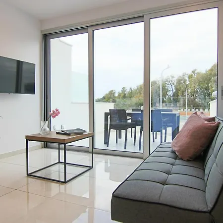 Phaedrus Living - Seaside Luxury Flat Harbour 102