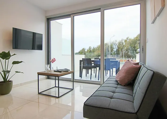 Phaedrus Living - Seaside Luxury Flat Harbour 102