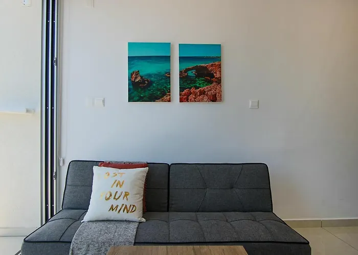 Phaedrus Living - Seaside Luxury Flat Harbour 102 *