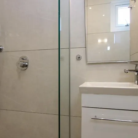 Phaedrus Living - Seaside Luxury Flat Harbour 102 * פאפוס